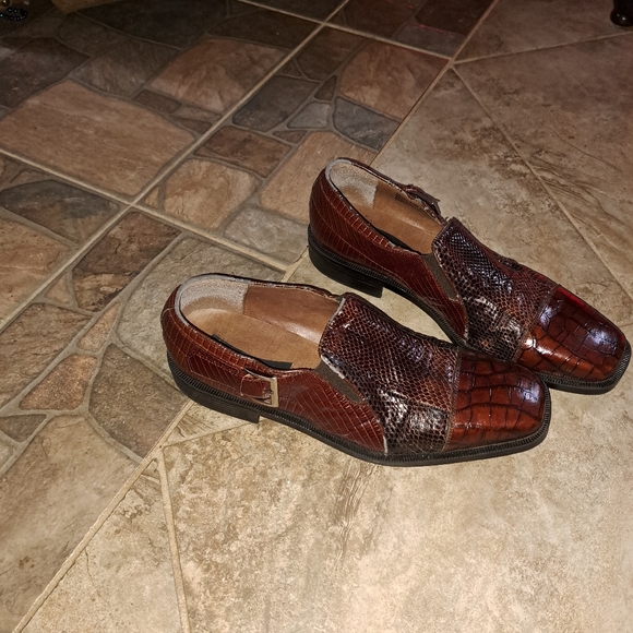 Shoes - Picture 7 of 8